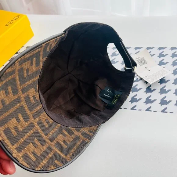 Fendi's new original single and double F jacquard baseball cap - Picture 6 of 7